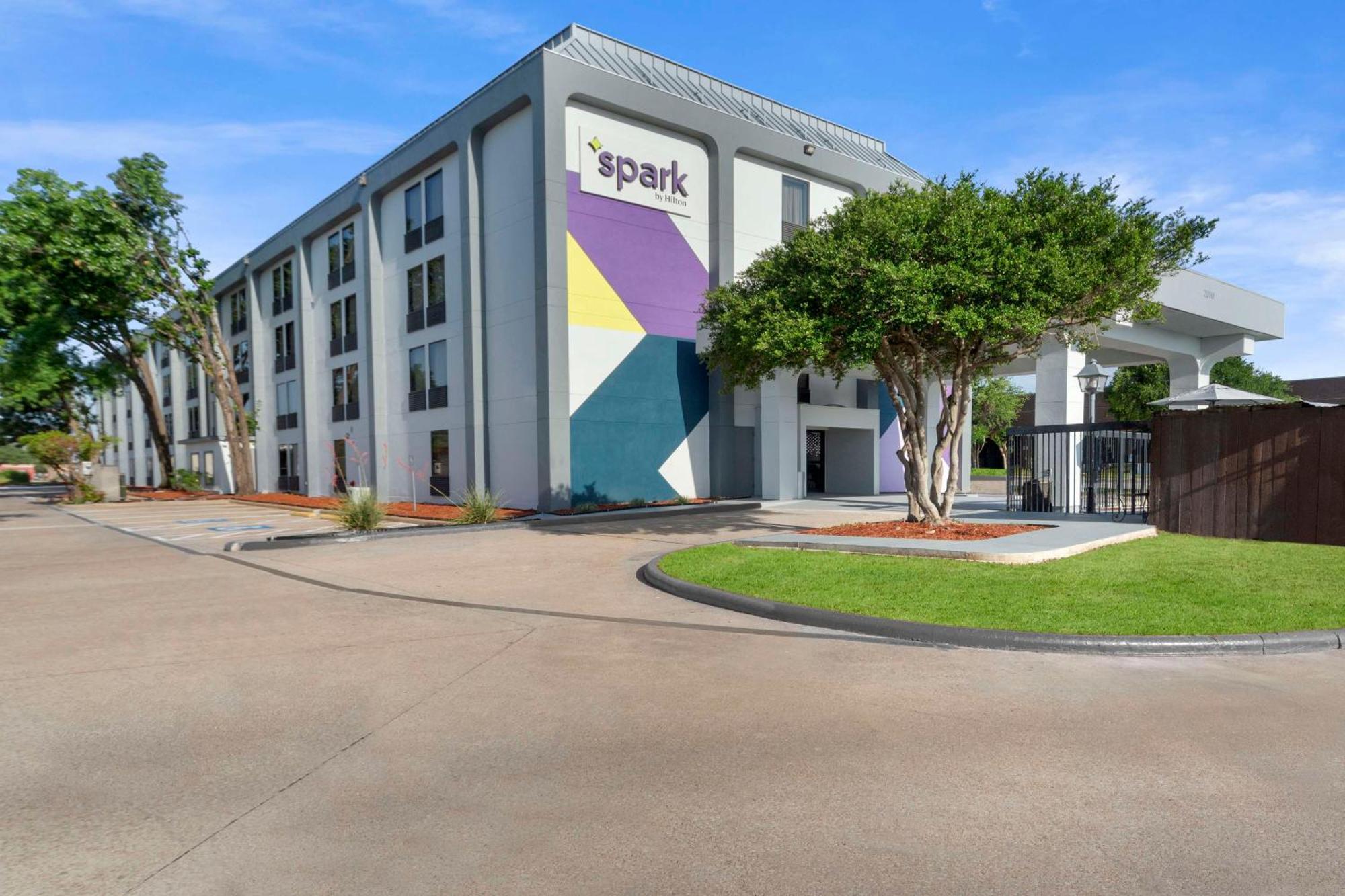 Spark By Hilton Гранд Прери Екстериор снимка